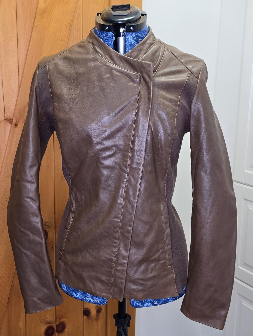 Danier Chocolate Leather Moto Jacket With Knit Panels - Size Large